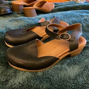 Black leather sandals